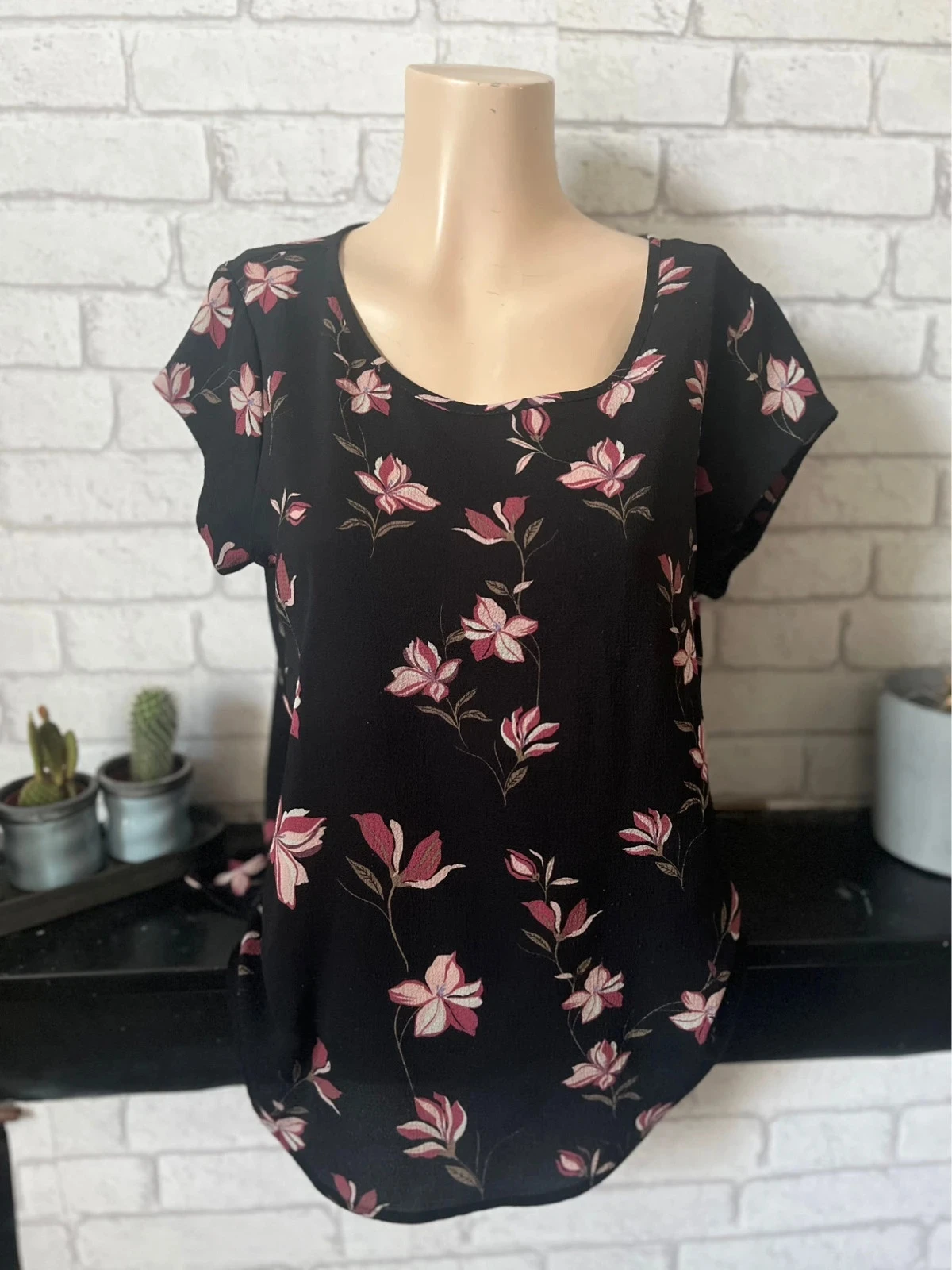 Blouse noire fleurie femme T36 – fluide manches courtes style bohème chic